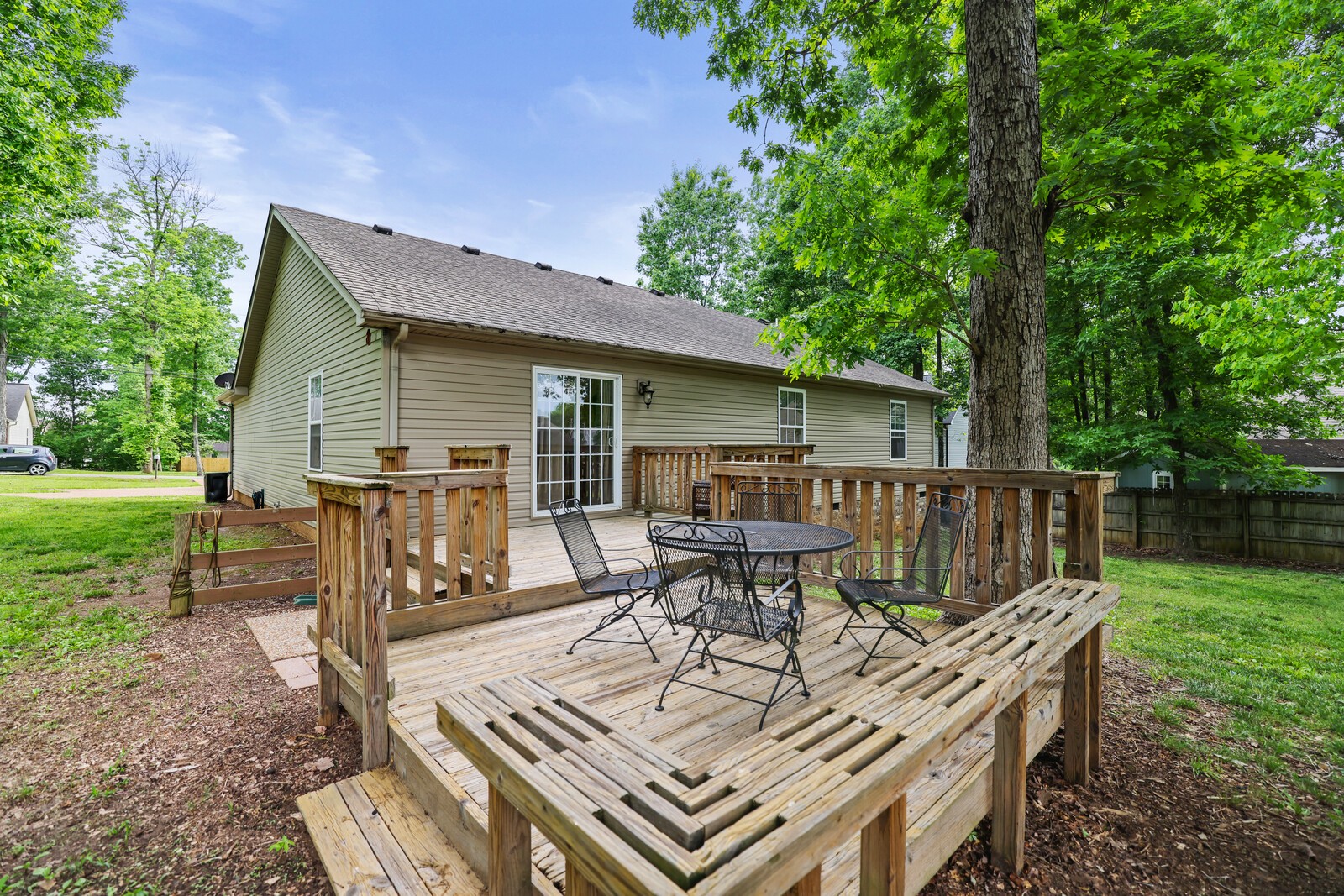 1602 Tree Trunk Ln