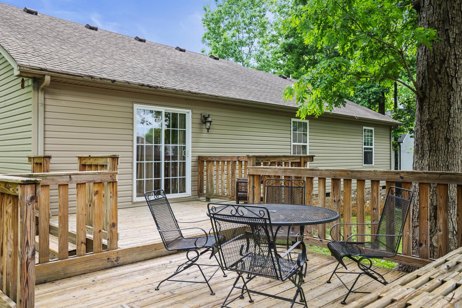 1602 Tree Trunk Ln