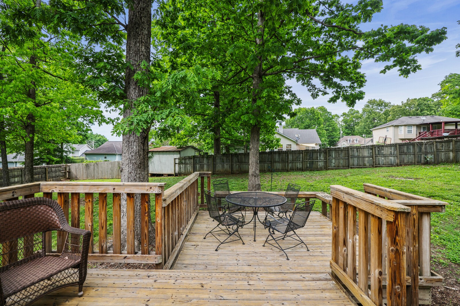 1602 Tree Trunk Ln