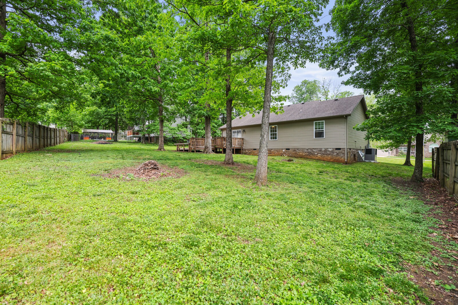 1602 Tree Trunk Ln