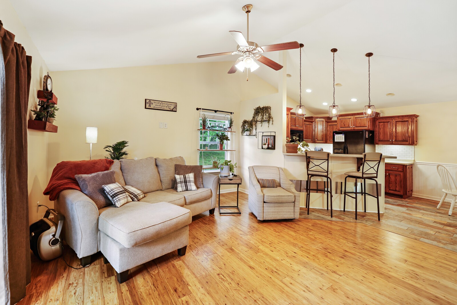1602 Tree Trunk Ln