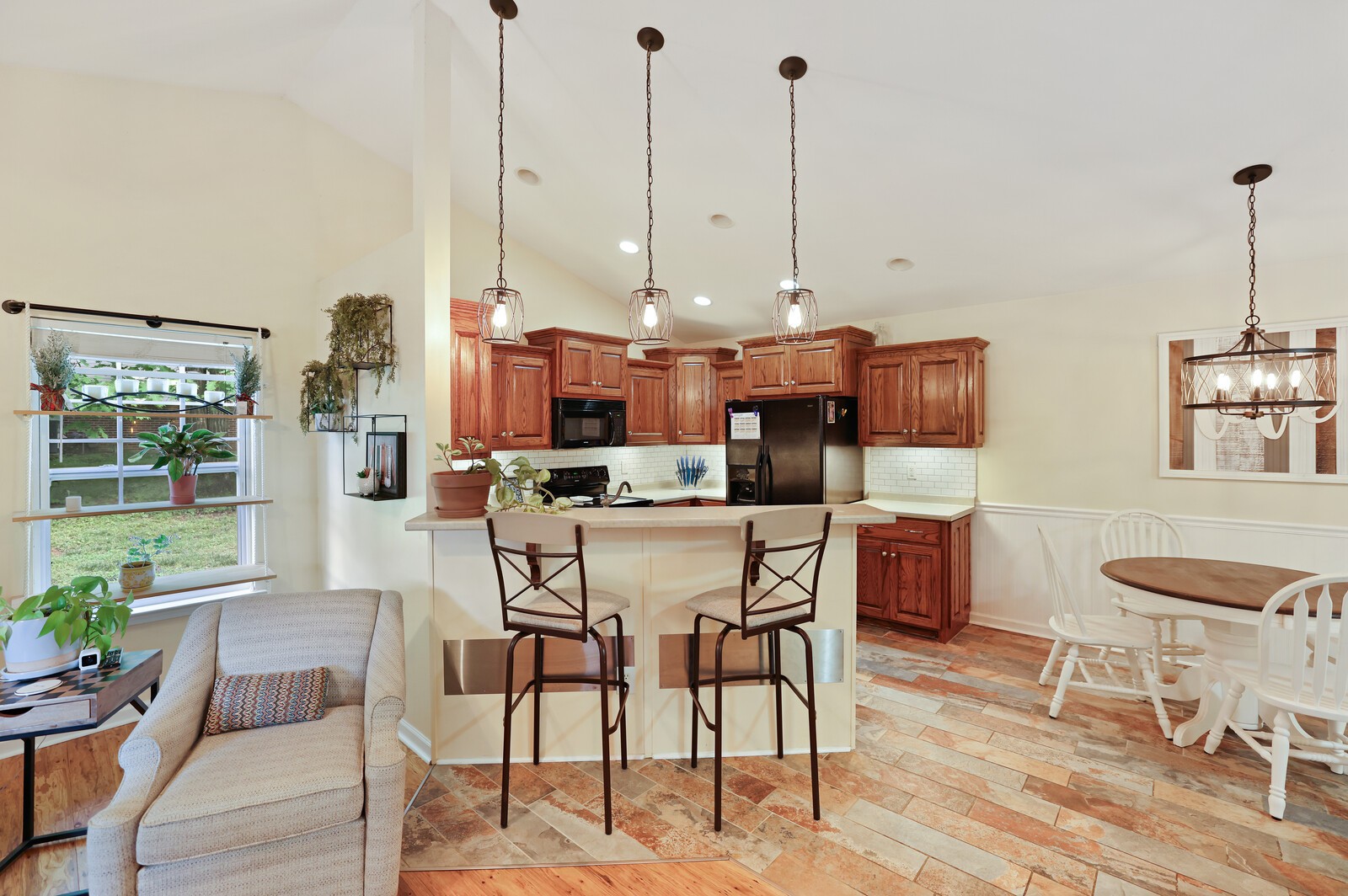 1602 Tree Trunk Ln