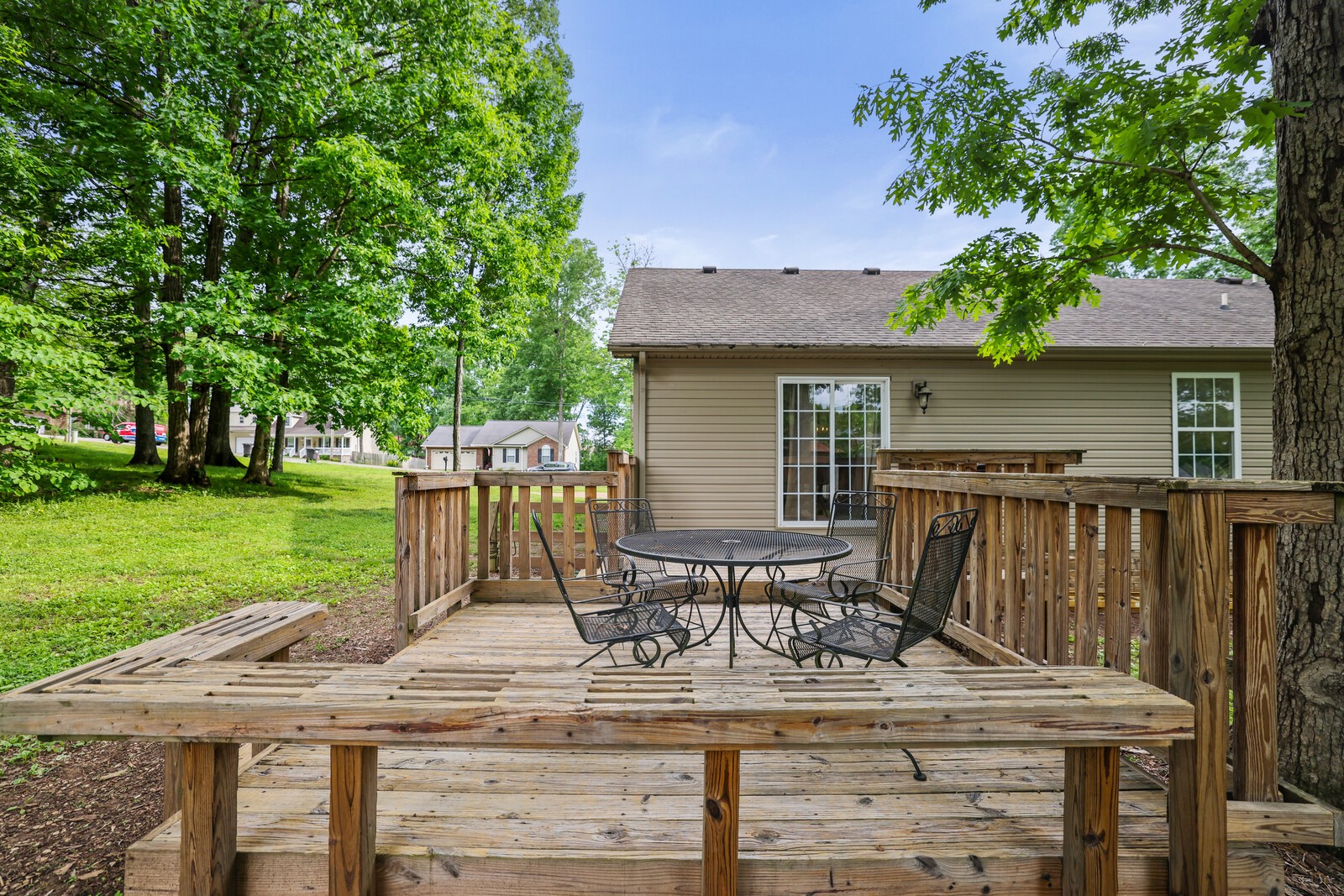 1602 Tree Trunk Ln