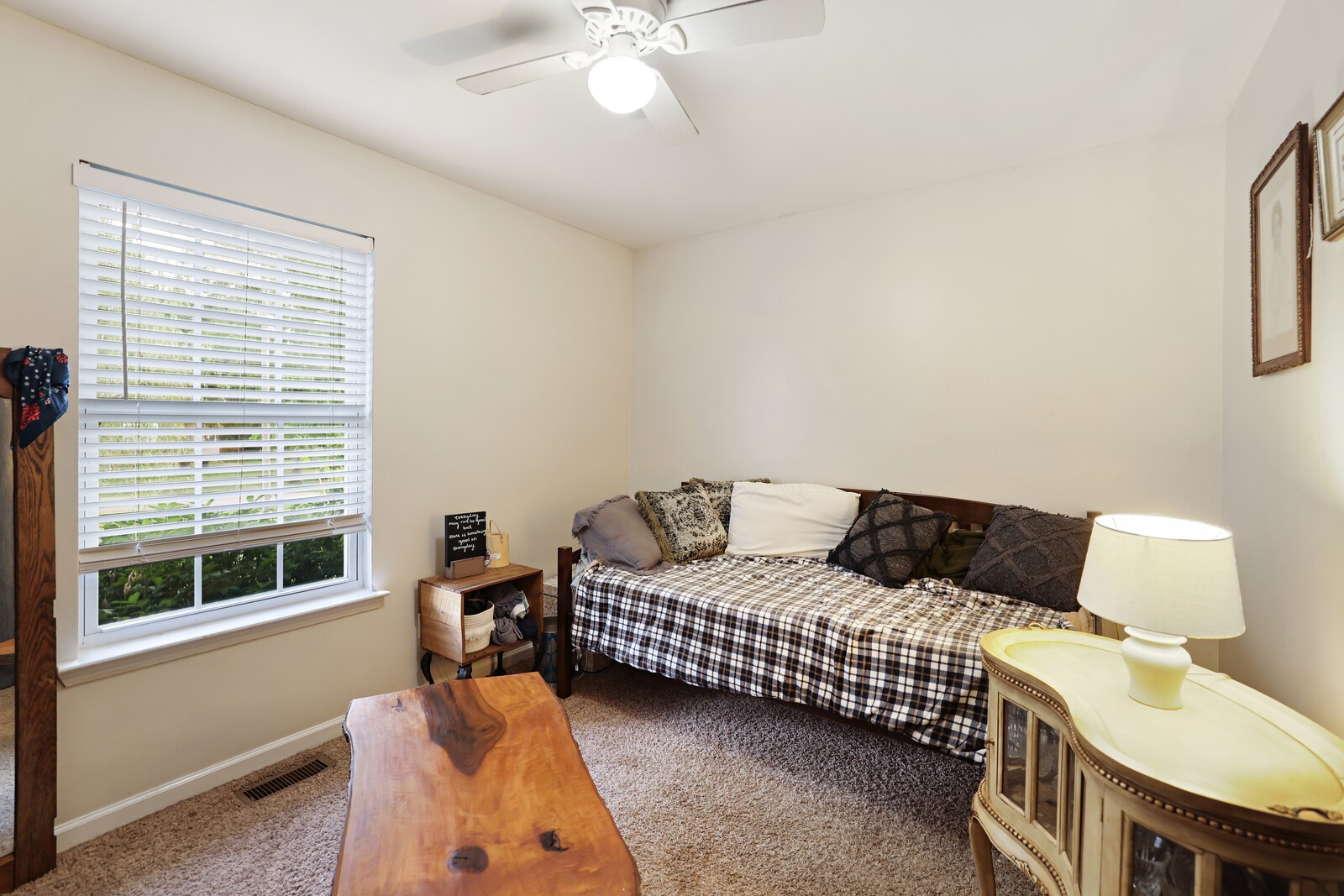 1602 Tree Trunk Ln