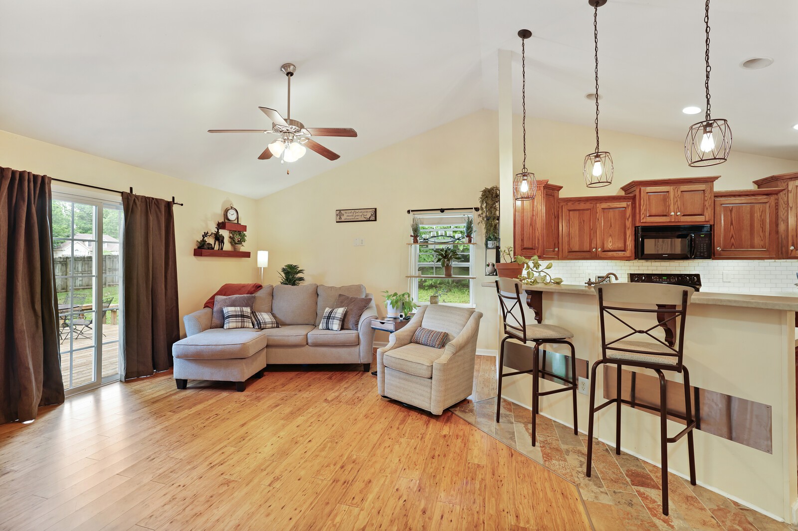 1602 Tree Trunk Ln