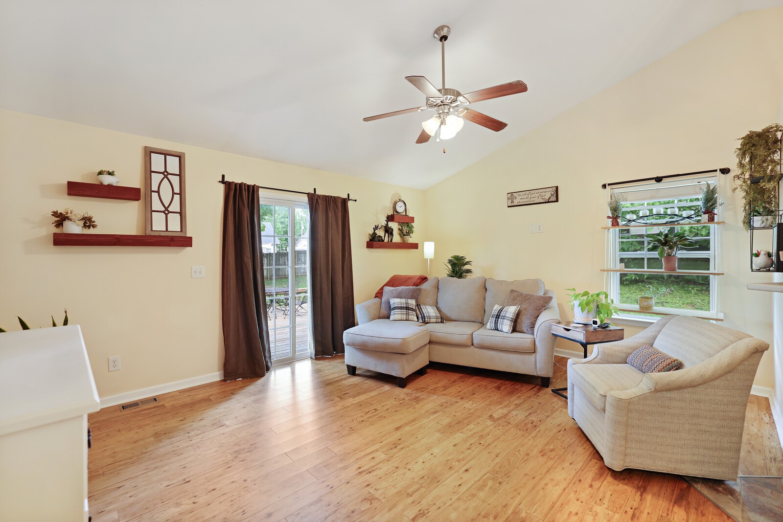 1602 Tree Trunk Ln