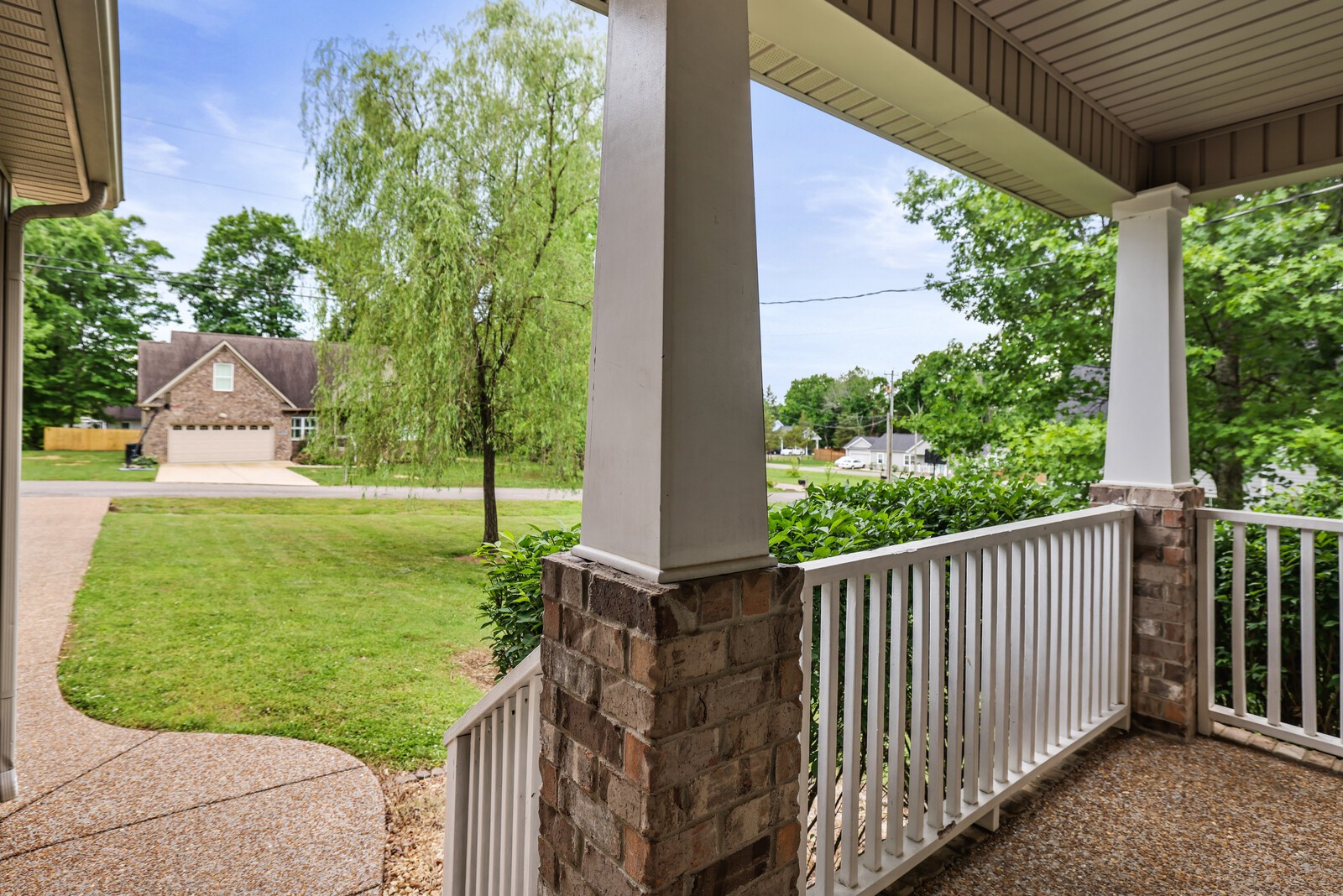 1602 Tree Trunk Ln
