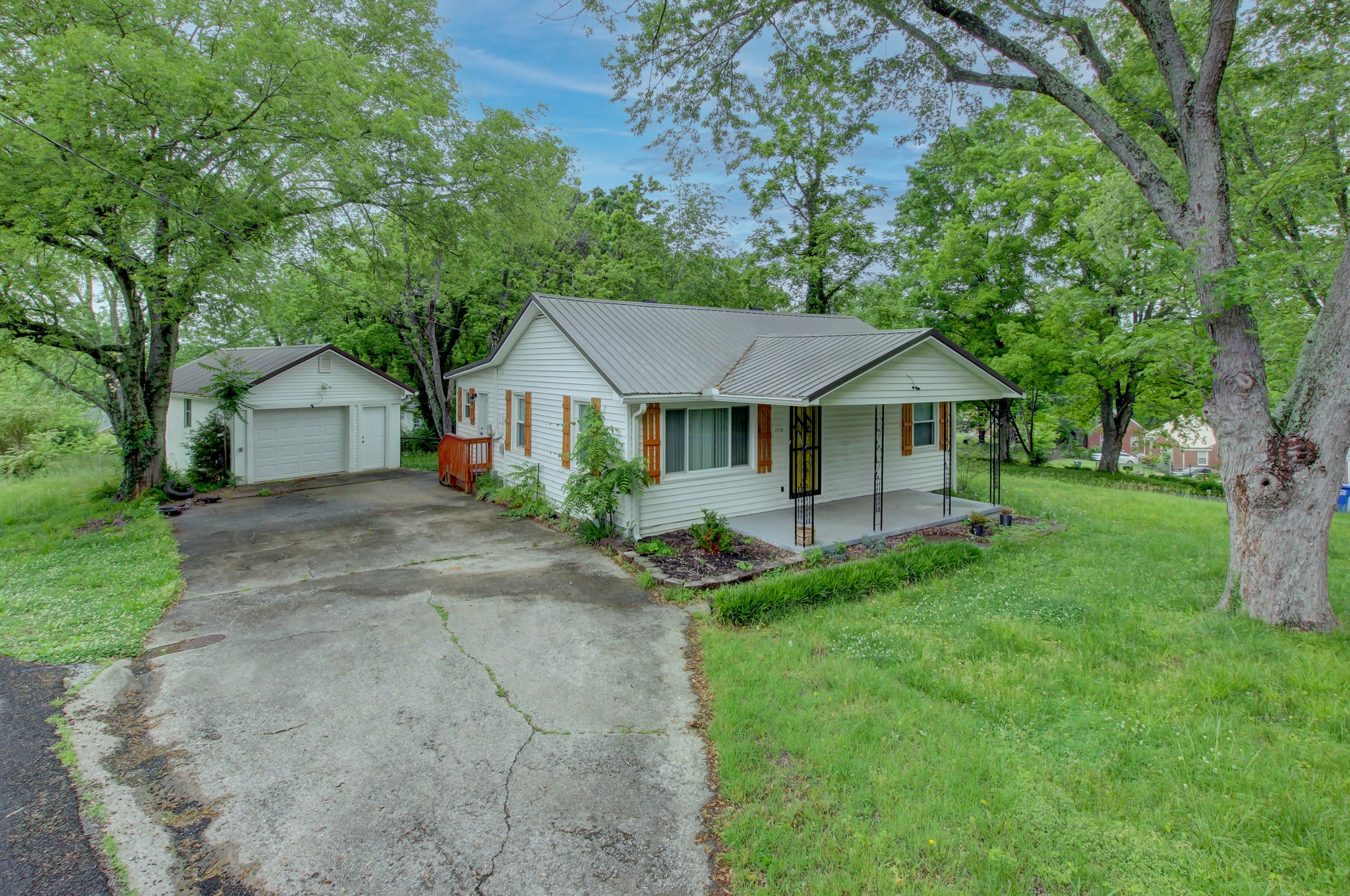 1175 Ridgeway Dr