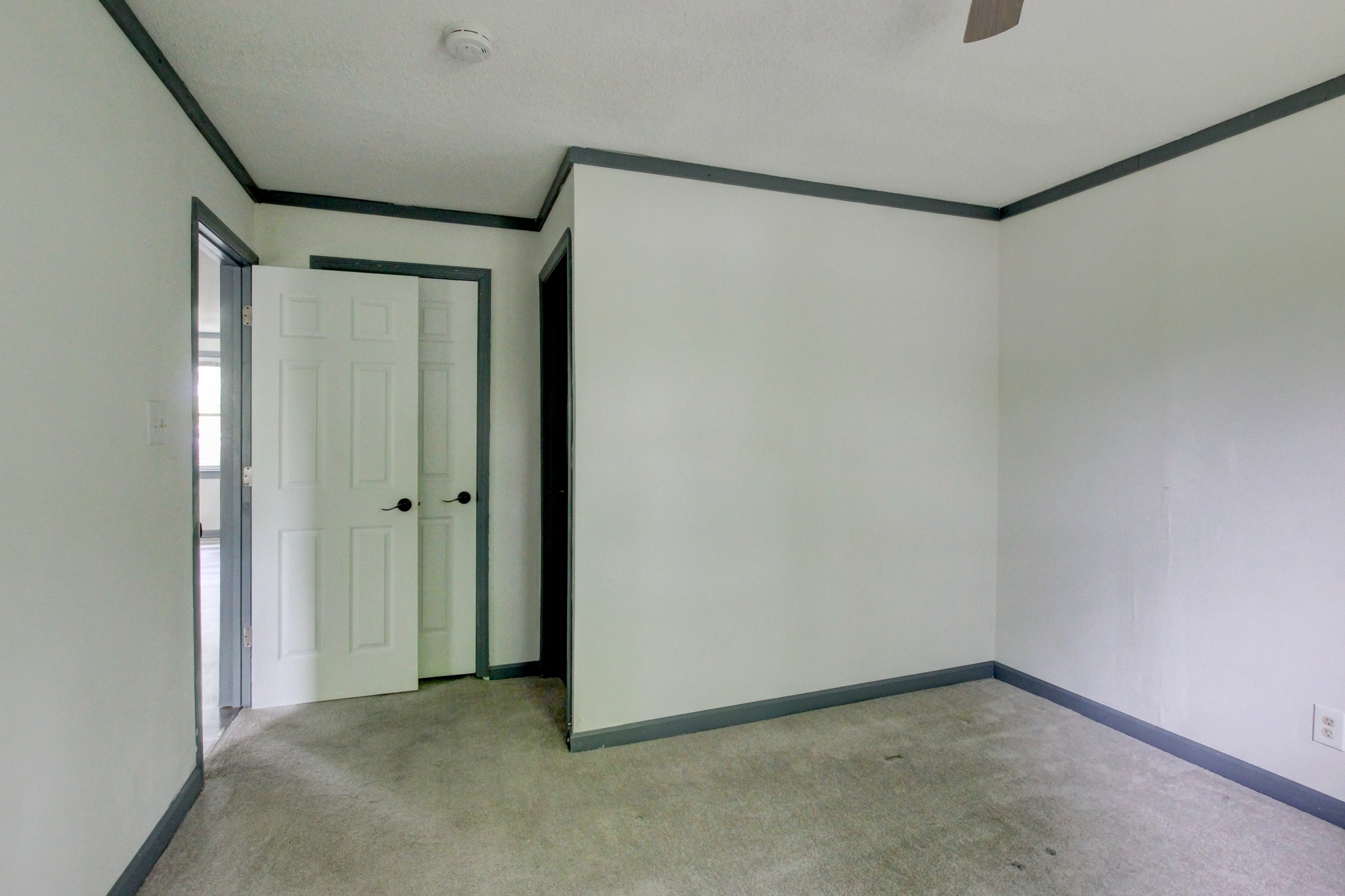 1175 Ridgeway Dr
