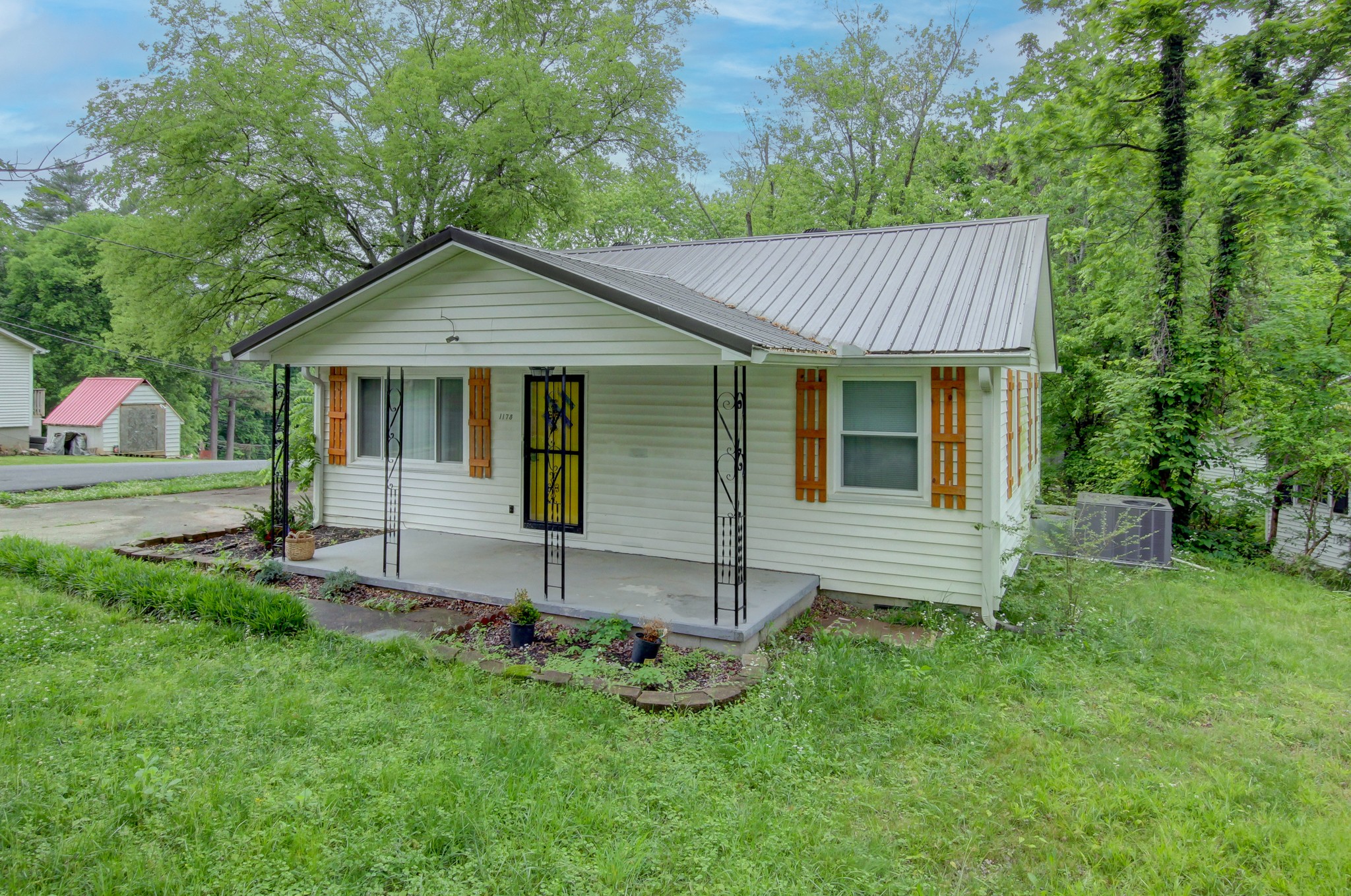 1175 Ridgeway Dr