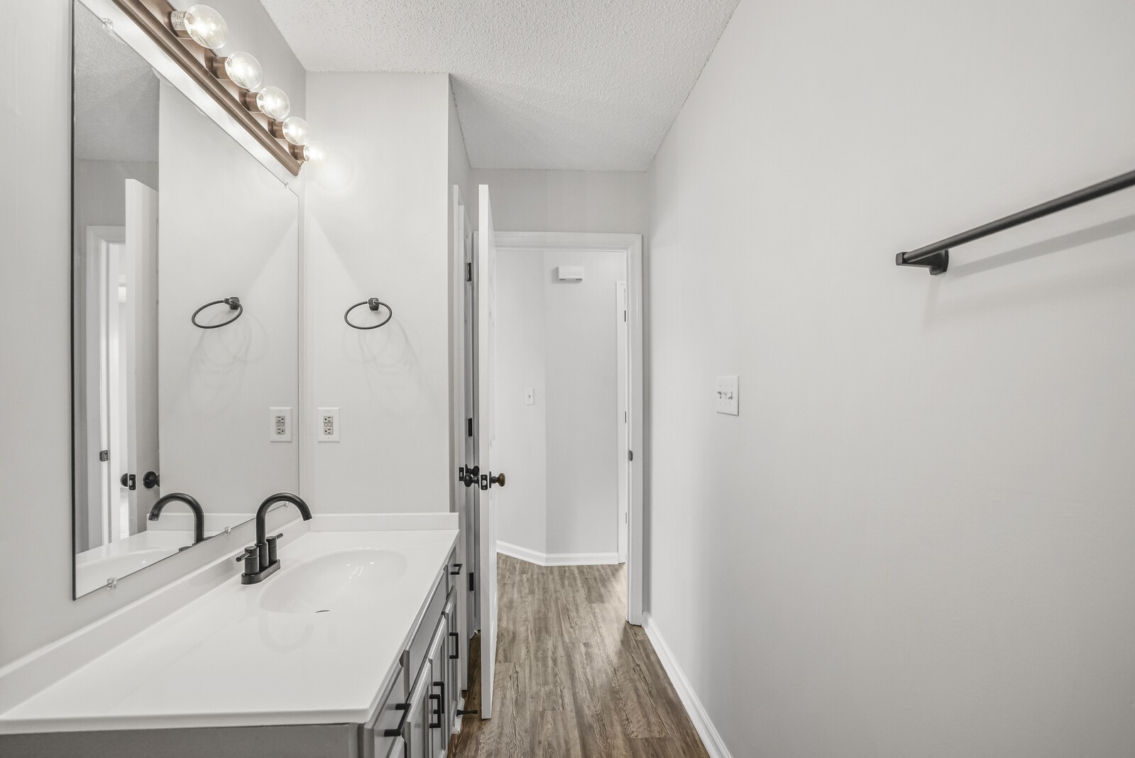 1844 Timberline Pl