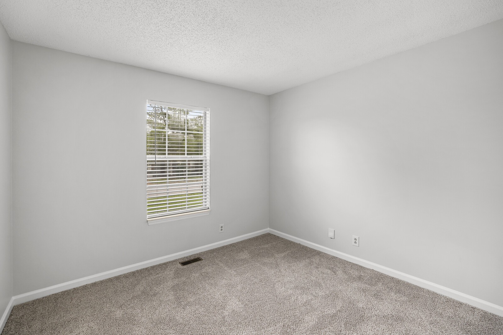 1844 Timberline Pl