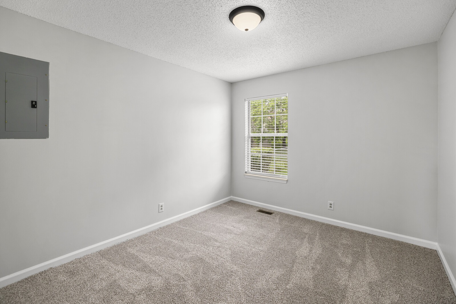 1844 Timberline Pl
