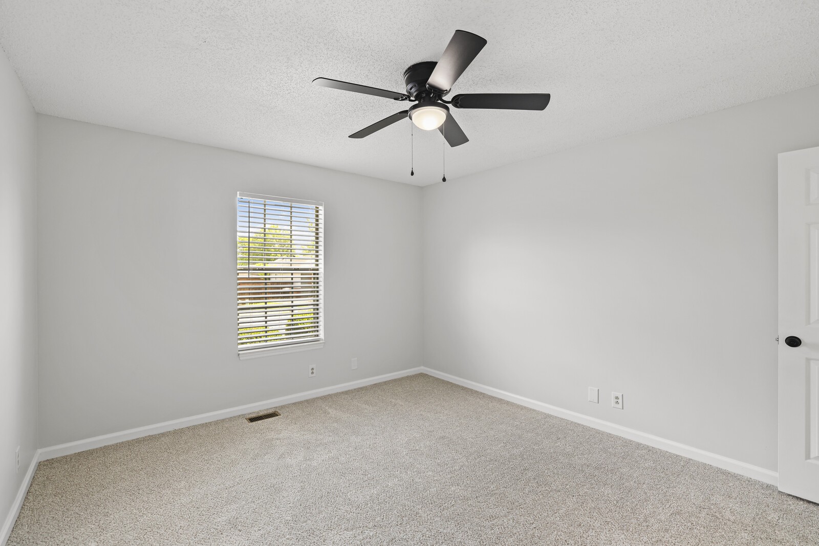 1844 Timberline Pl