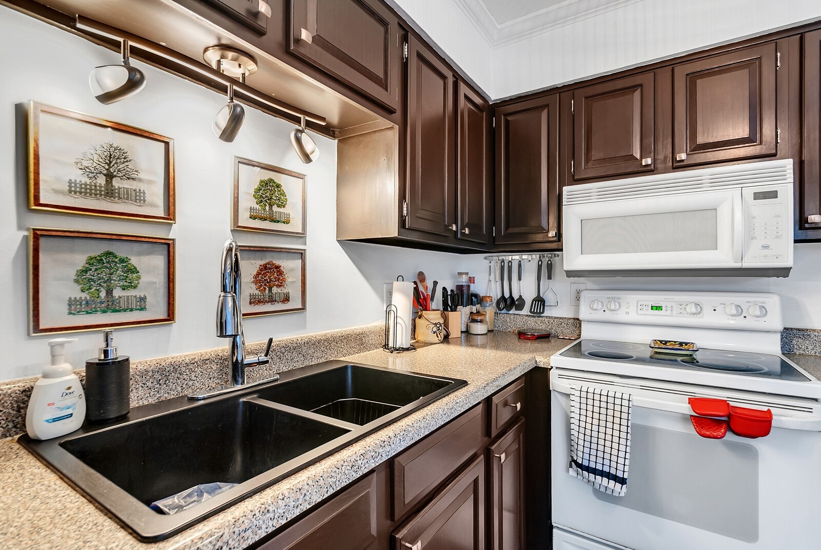2105 Benton Hall Ct