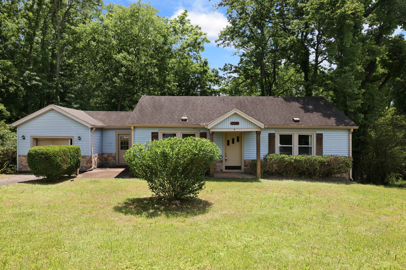 306 Hickory Hts