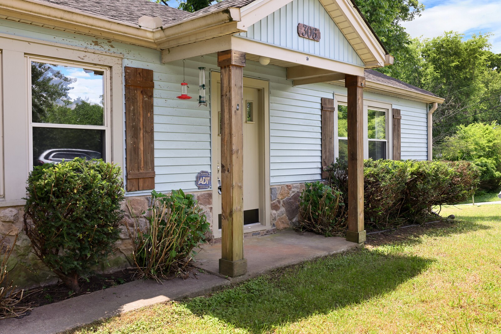 306 Hickory Hts