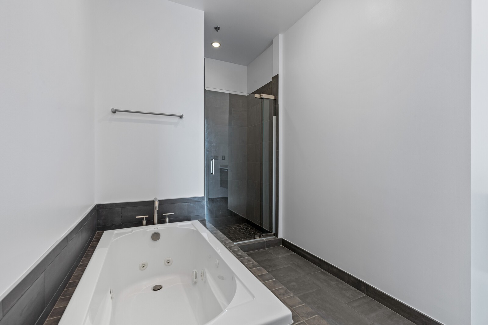 700 12th Ave, S Unit: 708