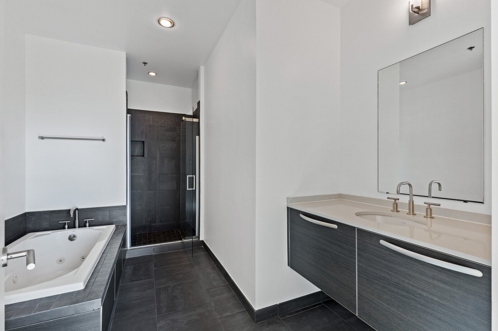 700 12th Ave, S Unit: 708