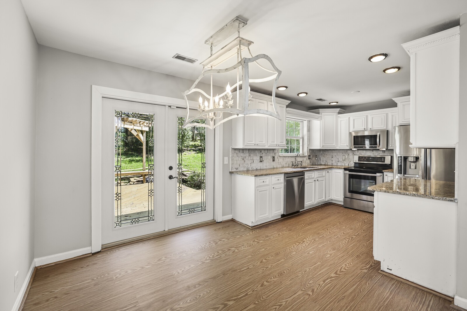3127 Creekview Ln