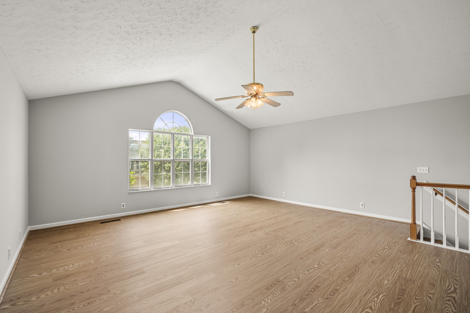 3127 Creekview Ln