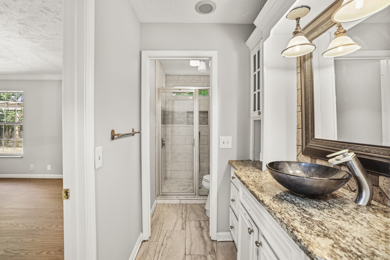 3127 Creekview Ln