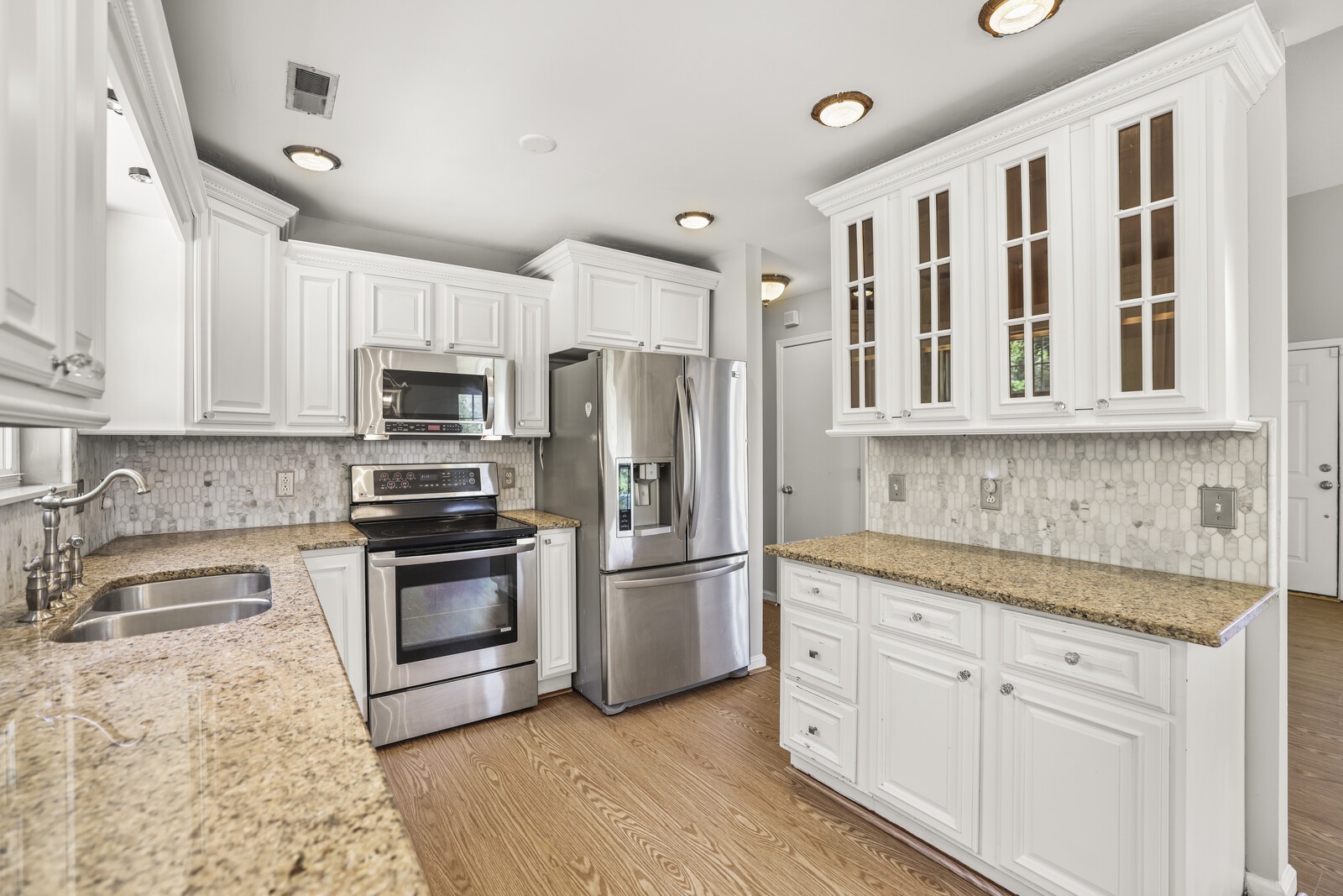 3127 Creekview Ln