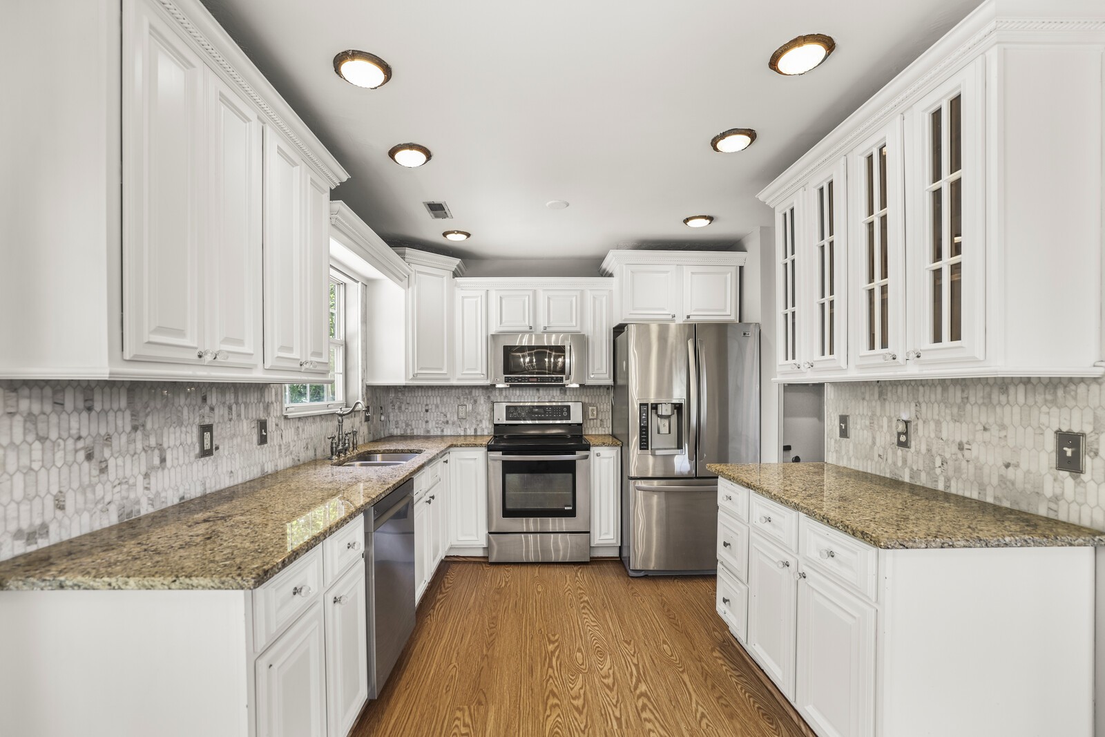 3127 Creekview Ln