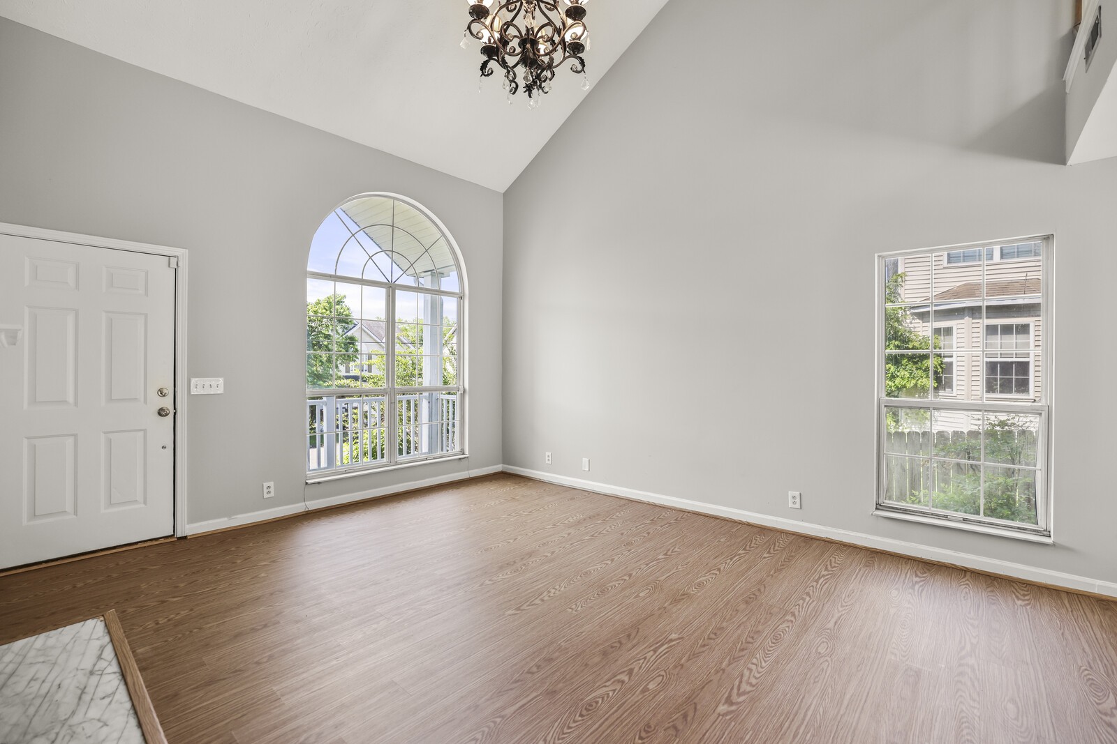 3127 Creekview Ln