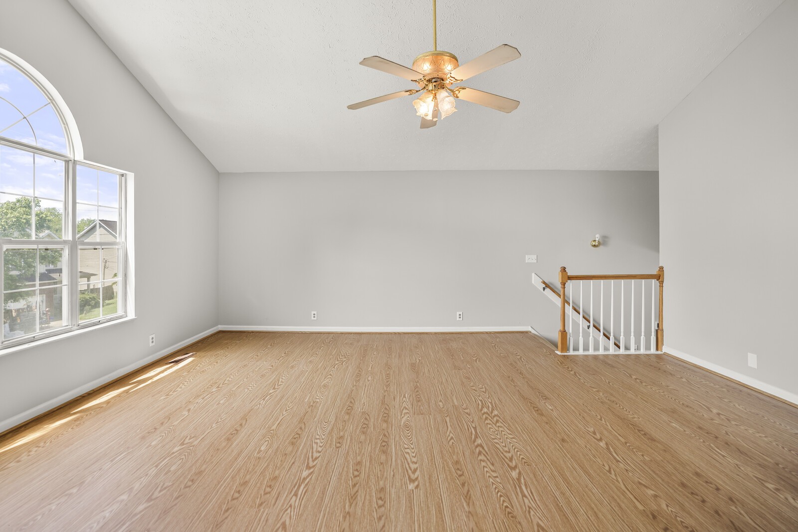 3127 Creekview Ln