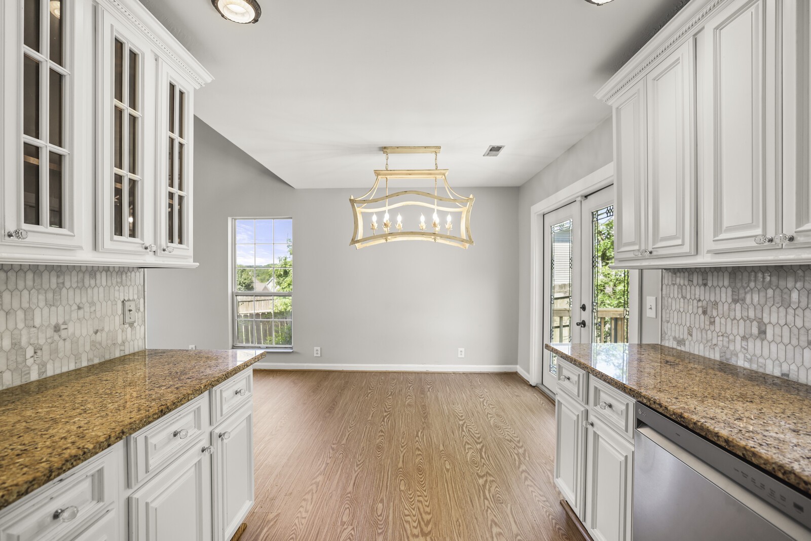 3127 Creekview Ln