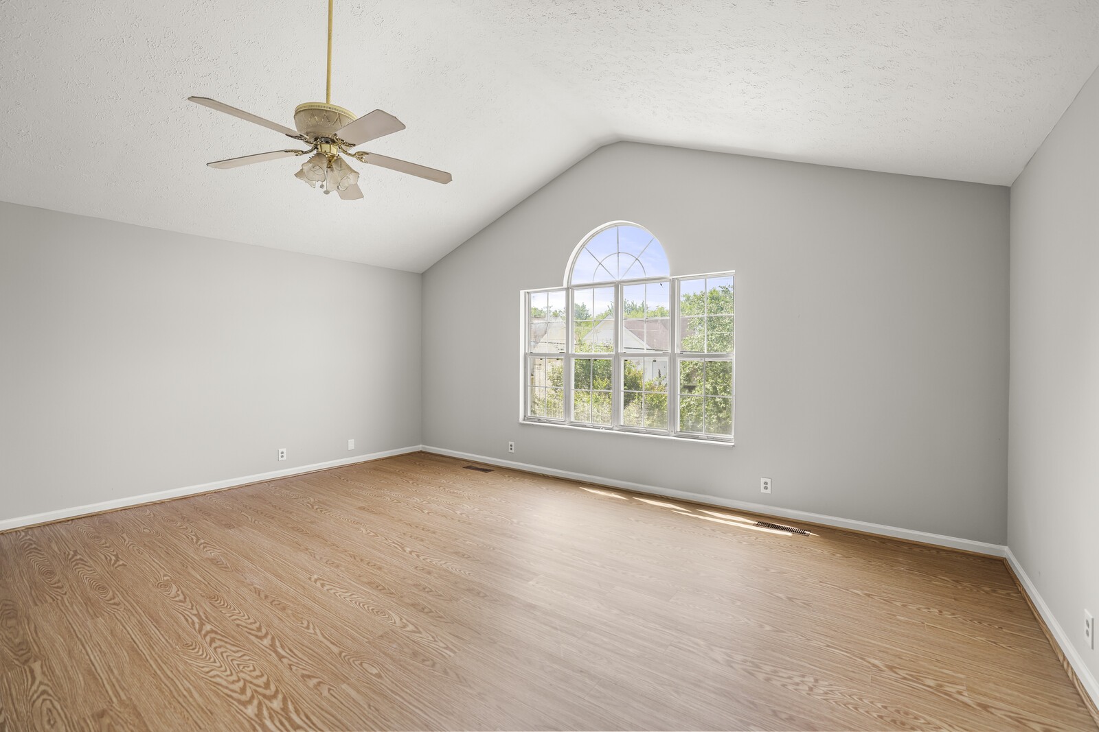 3127 Creekview Ln