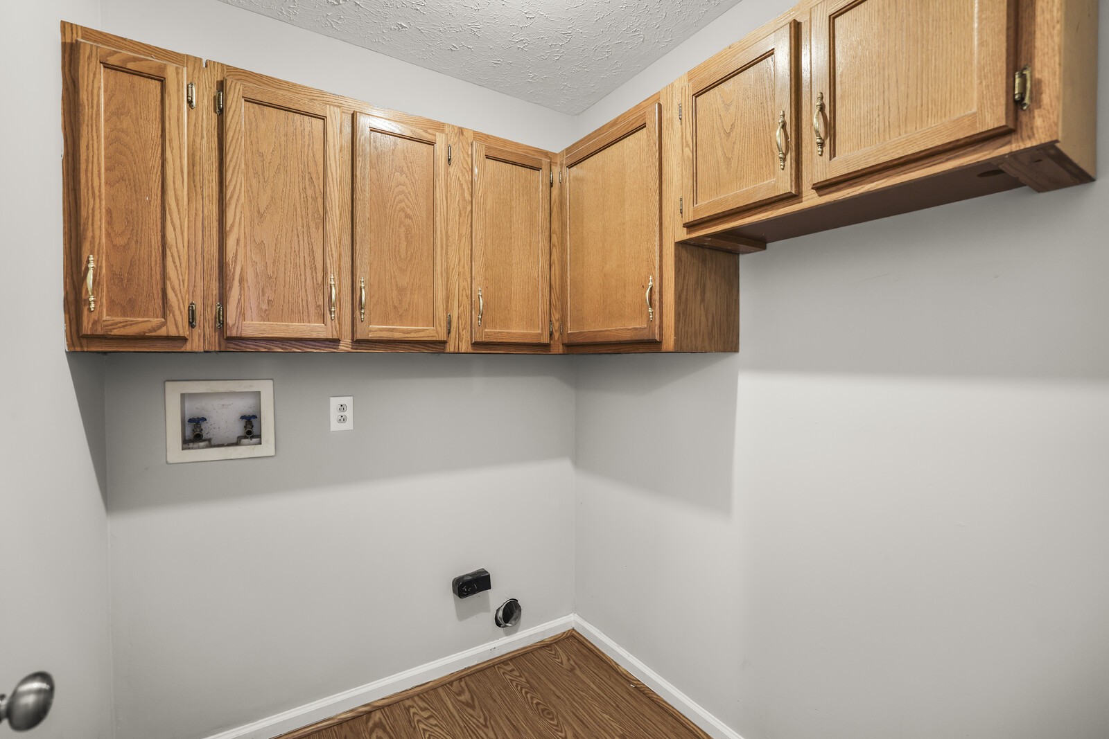 3127 Creekview Ln