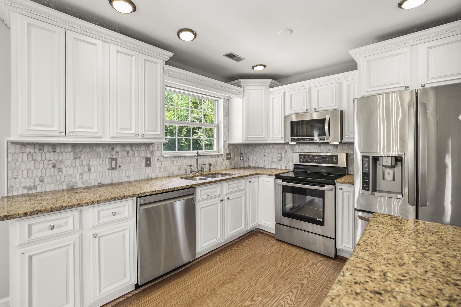 3127 Creekview Ln