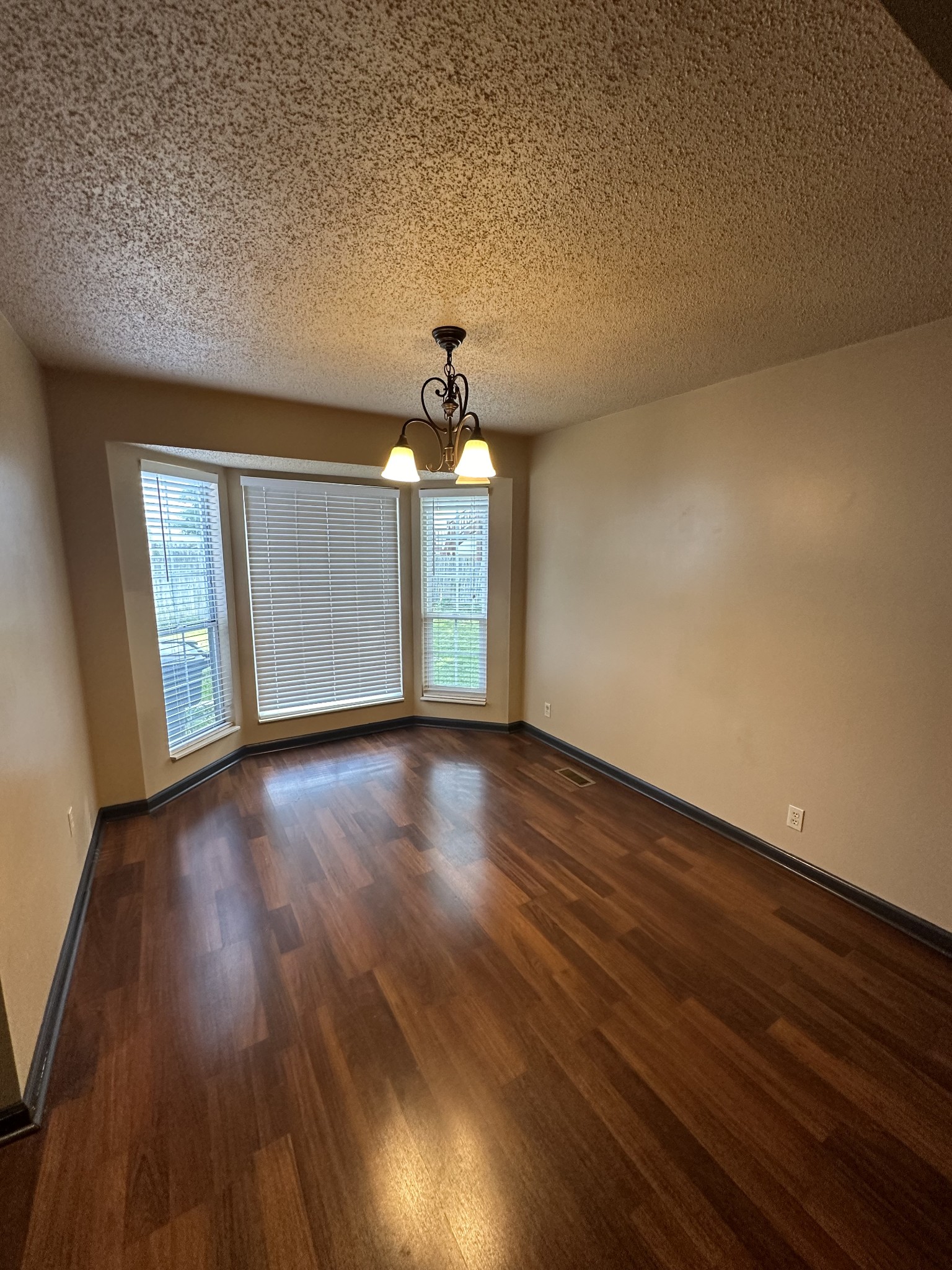 1216 Curran Ct