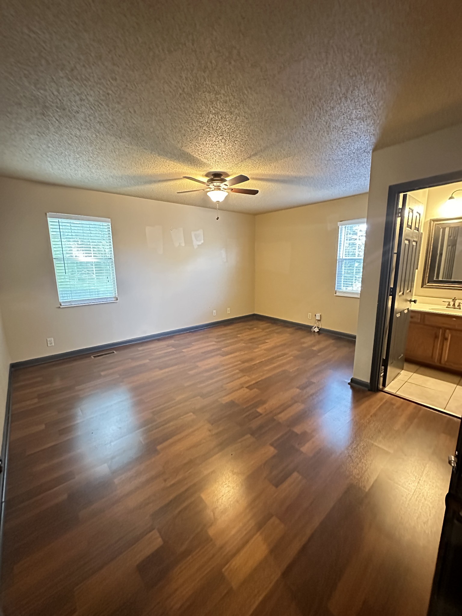 1216 Curran Ct