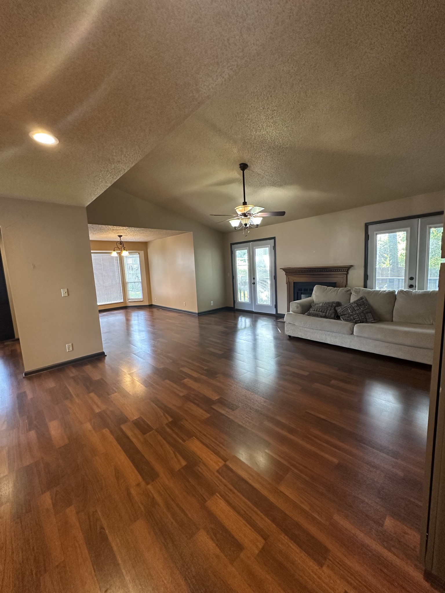 1216 Curran Ct