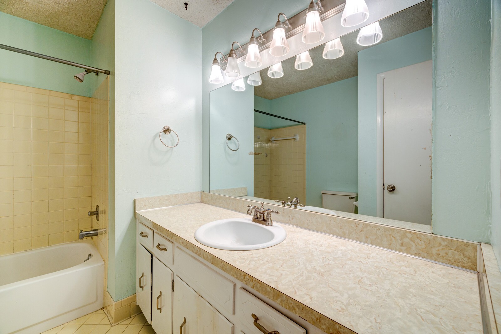 5600 Country Dr Unit: 315