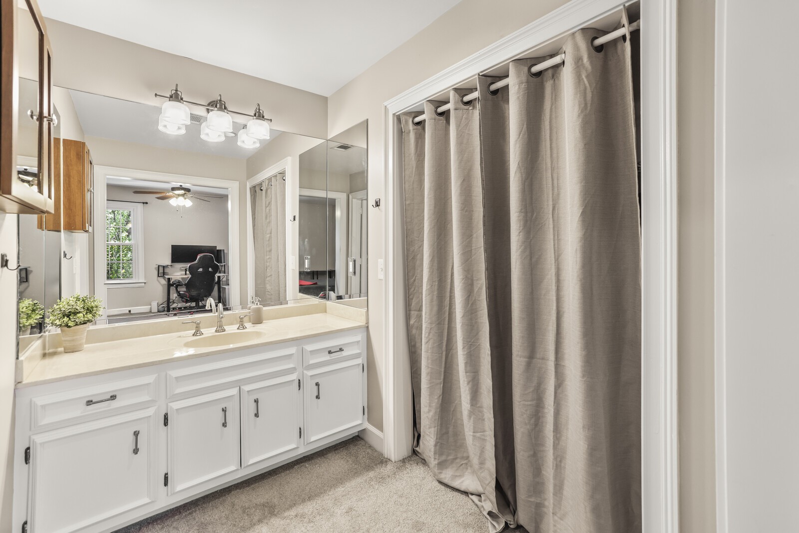 507 Harbor Village Dr