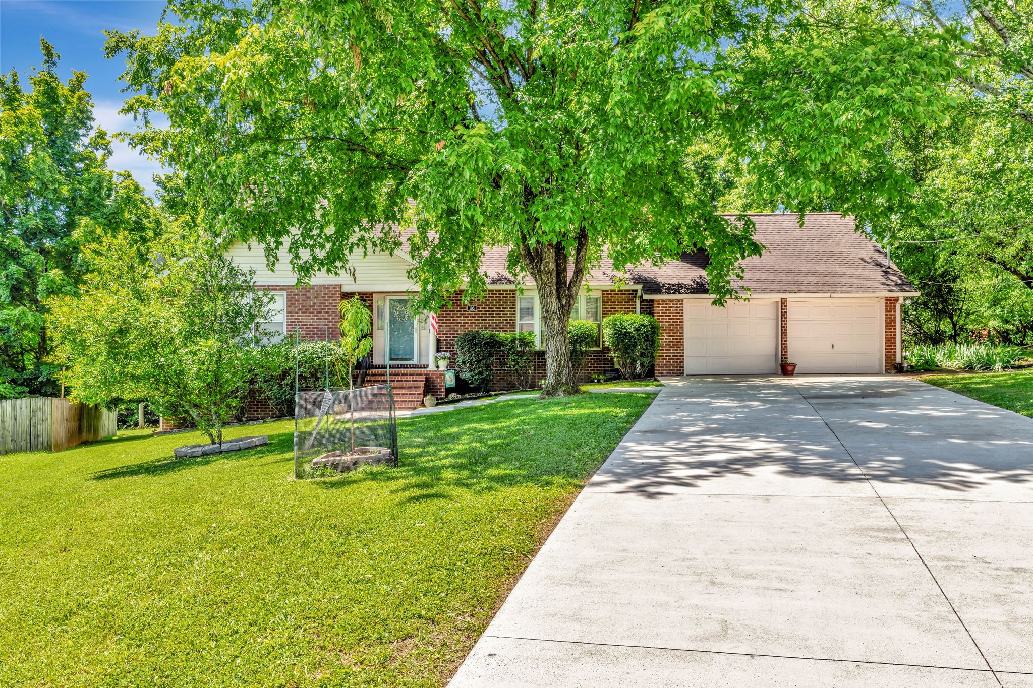 105 Red Maple Ct