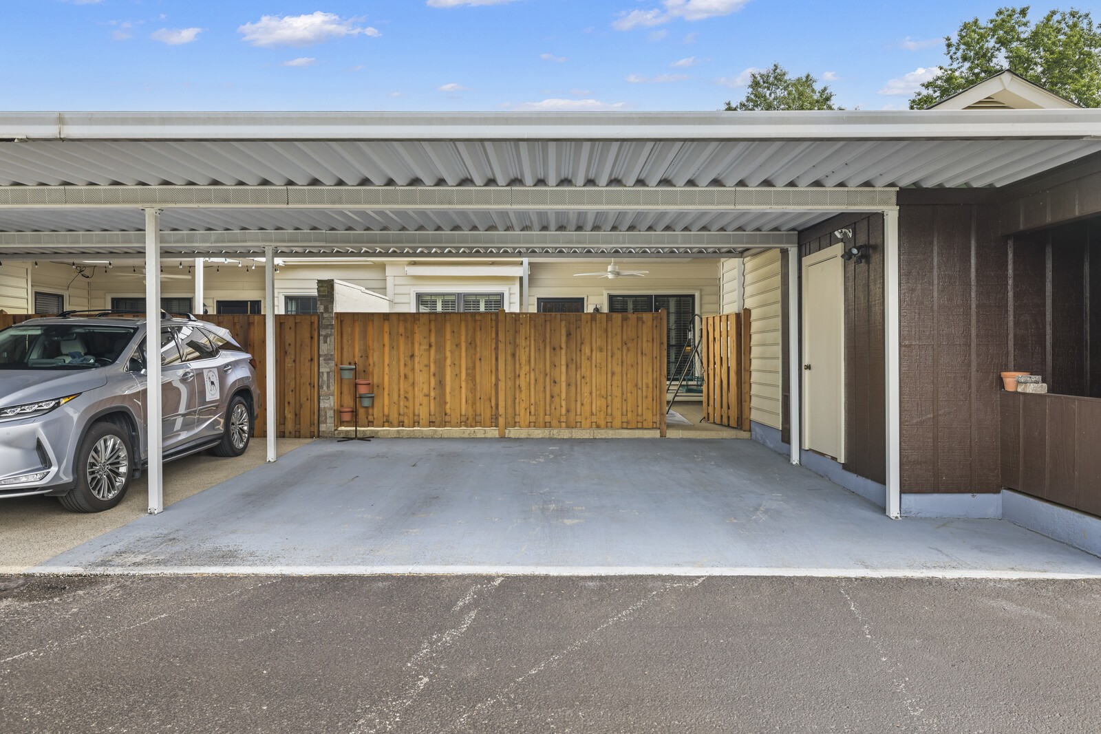 8706 Sawyer Brown Rd