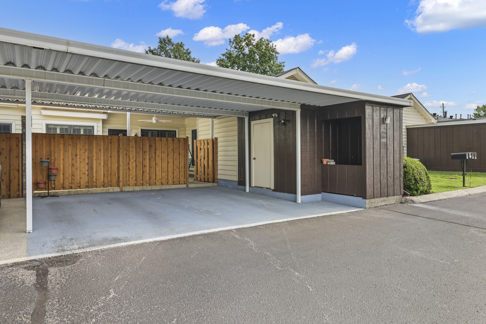 8706 Sawyer Brown Rd