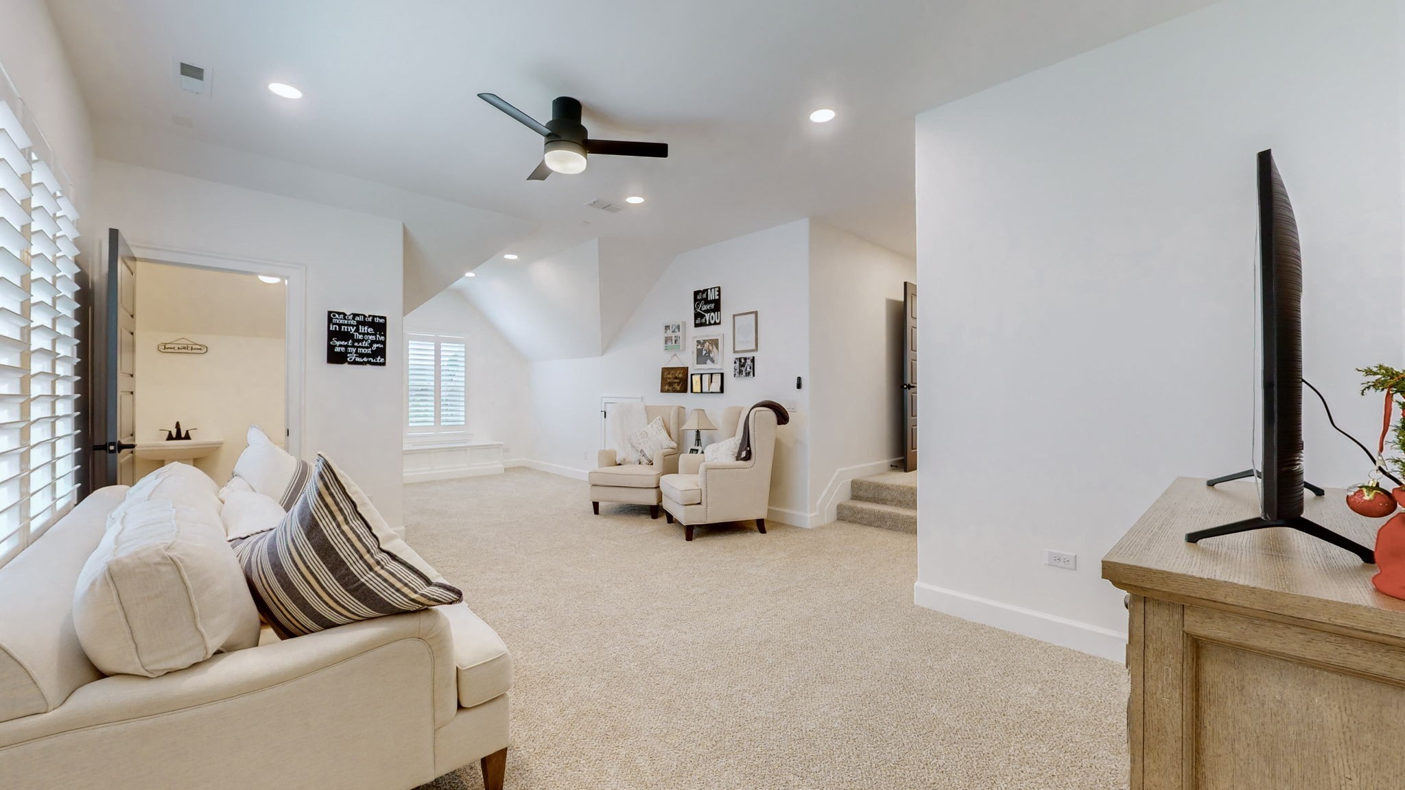 609 Reichert Ct