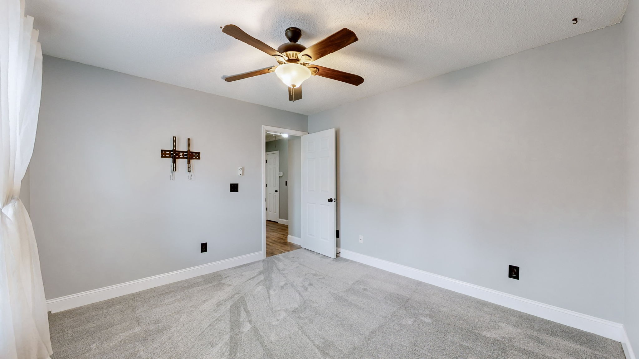 2301 Lance Ln
