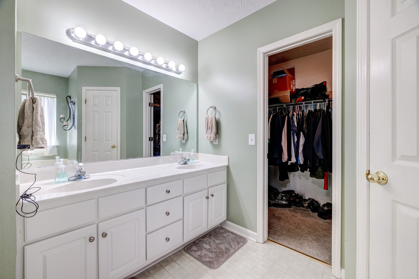 124 Walton Trce, S