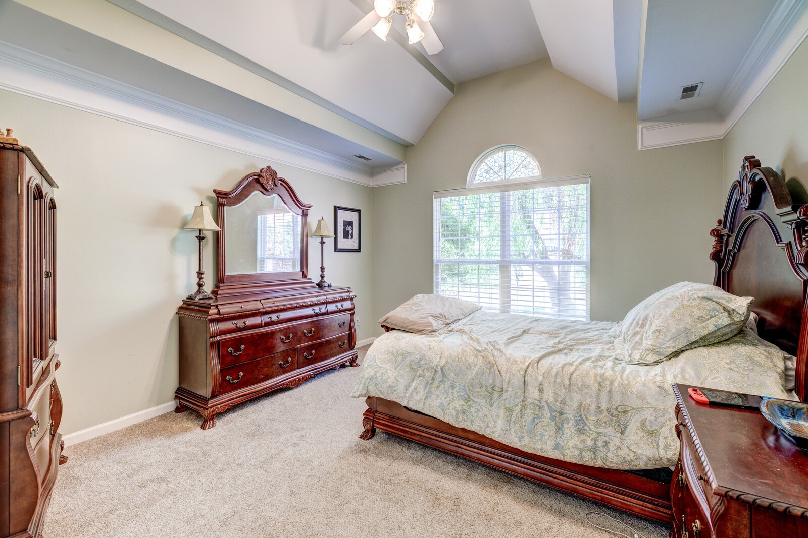 124 Walton Trce, S