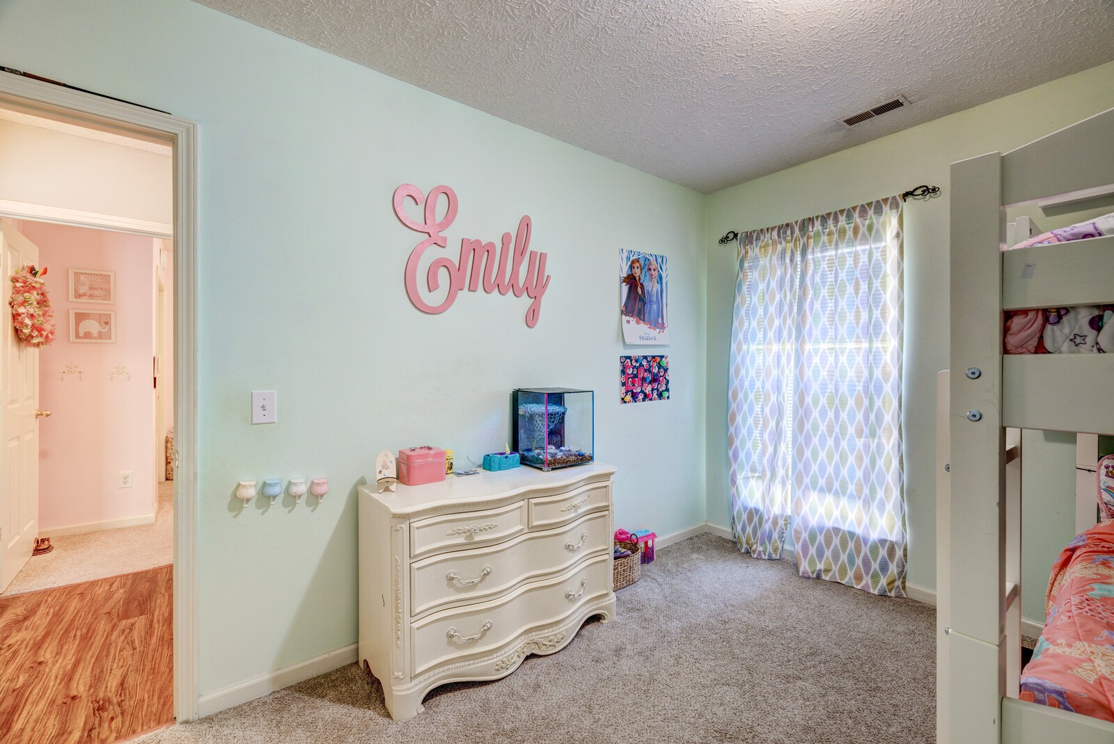 124 Walton Trce, S