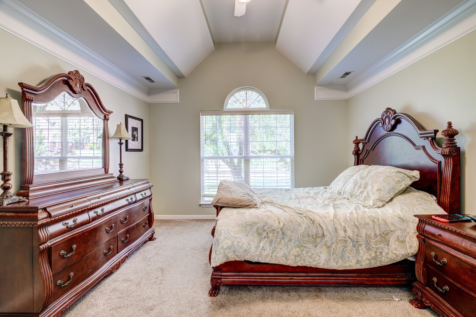 124 Walton Trce, S