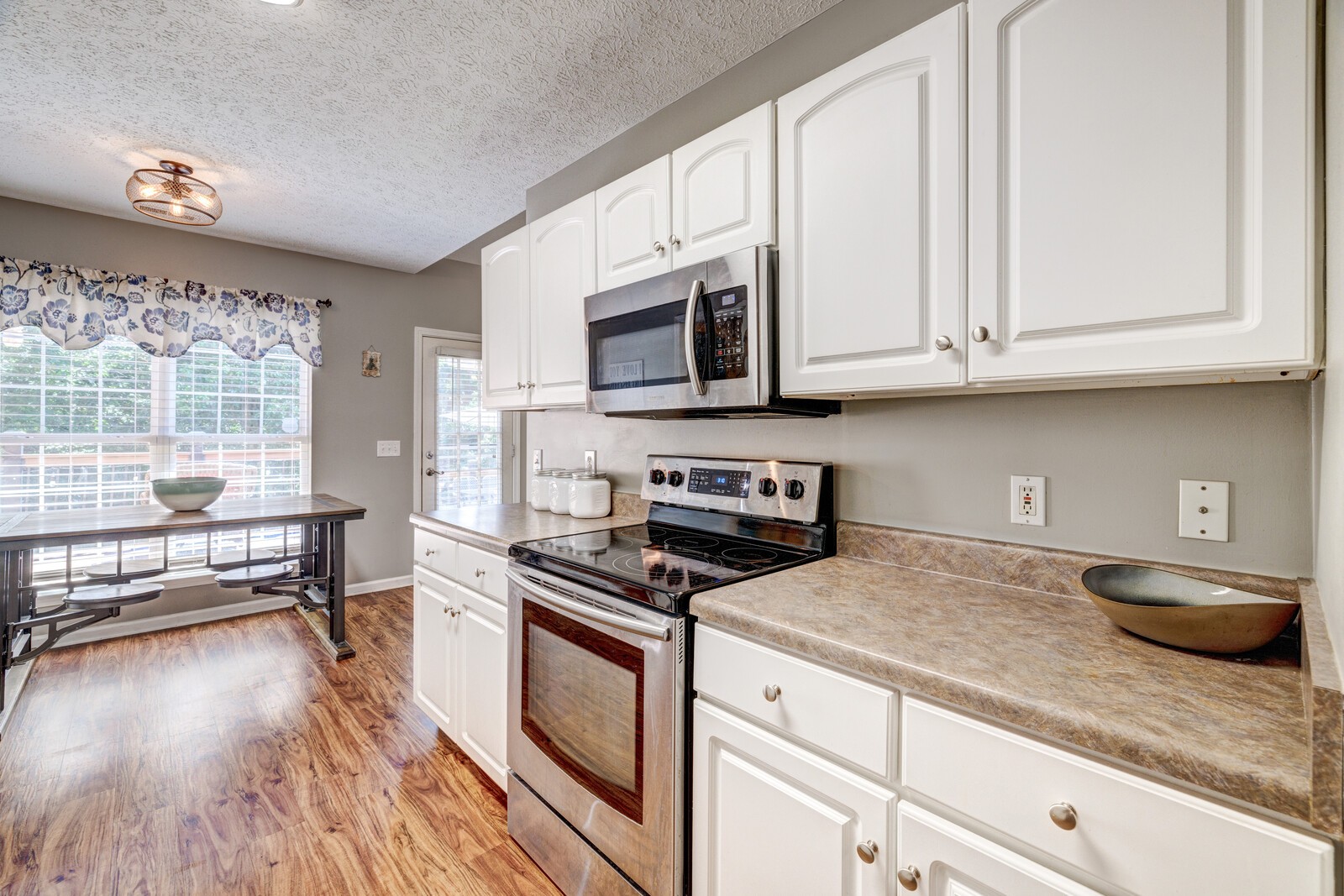 124 Walton Trce, S
