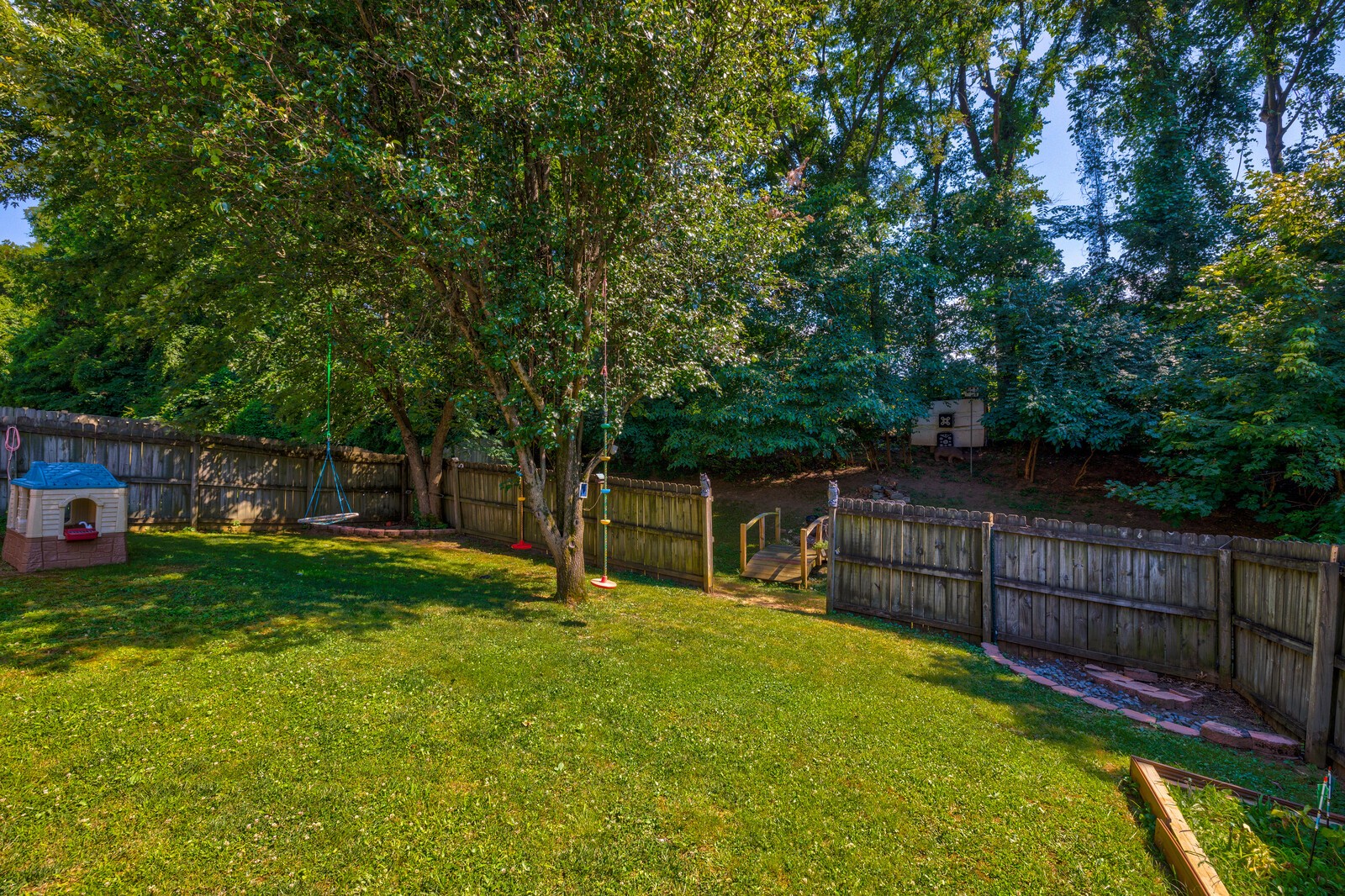 124 Walton Trce, S
